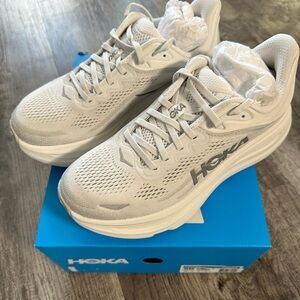 Hoka Women’s Bondi 9 - Size 8B - Stardust/ Silver
